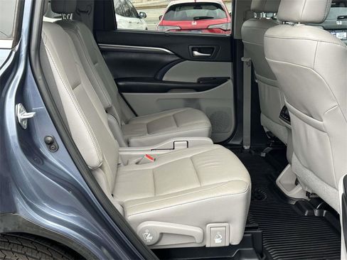 Used 2019 Toyota Highlander Limited image 7