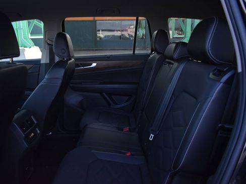 Used 2024 Volkswagen Atlas SE image 14