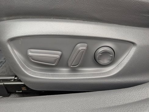 Used 2018 Toyota Camry XLE image 15