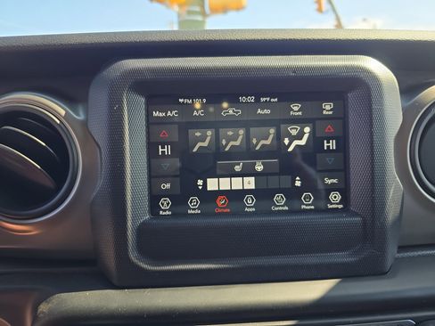 Used 2020 Jeep Gladiator Sport w/ Quick Order Package 24S AWD/4WD image 27