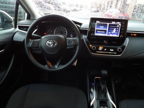 Used 2021 Toyota Corolla LE image 17