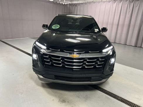 Used 2025 Chevrolet Equinox LT image 2