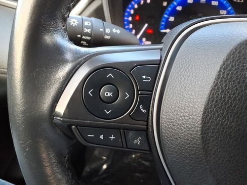 Used 2022 Toyota Corolla Cross XLE w/ Convenience Package image 15