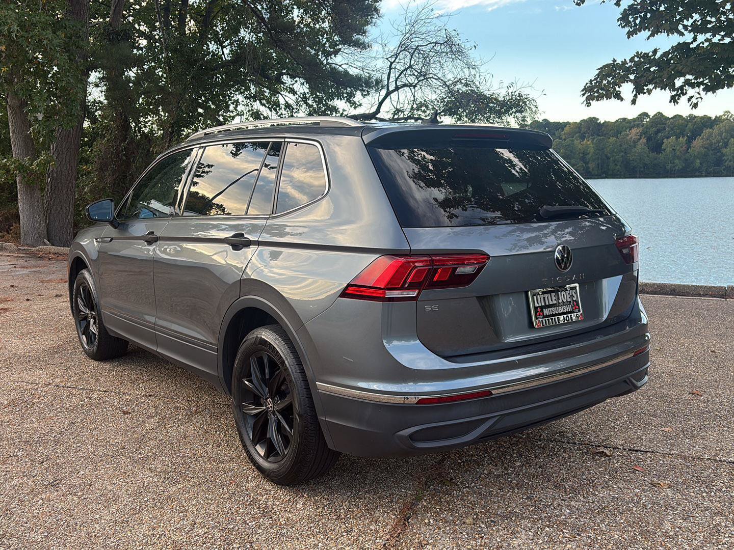 Used 2023 Volkswagen Tiguan SE FWD image 8