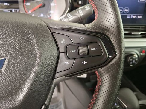 Used 2025 Chevrolet Trax RS w/ Sunroof Package image 14