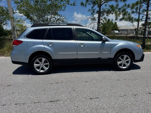 Used 2014 Subaru Outback 2.5i Limited image 3