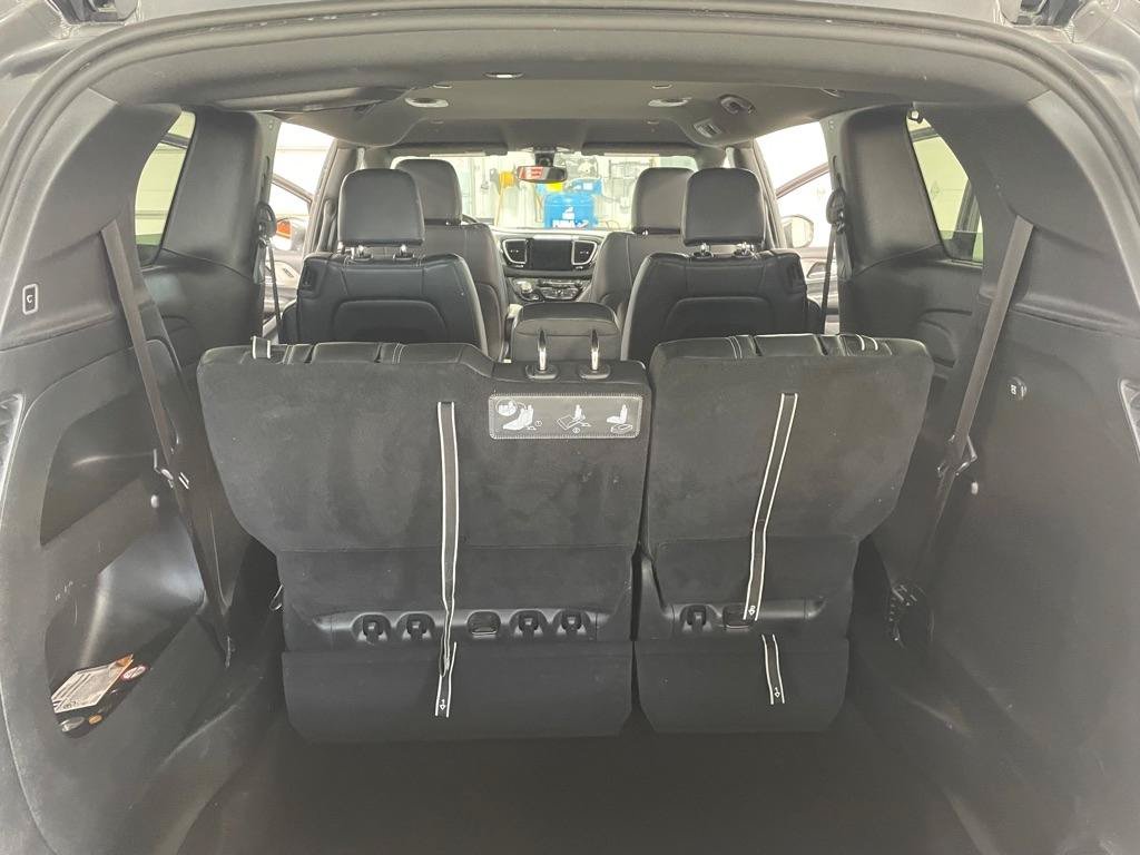 Used 2020 Chrysler Pacifica Touring-L AWD/4WD image 16