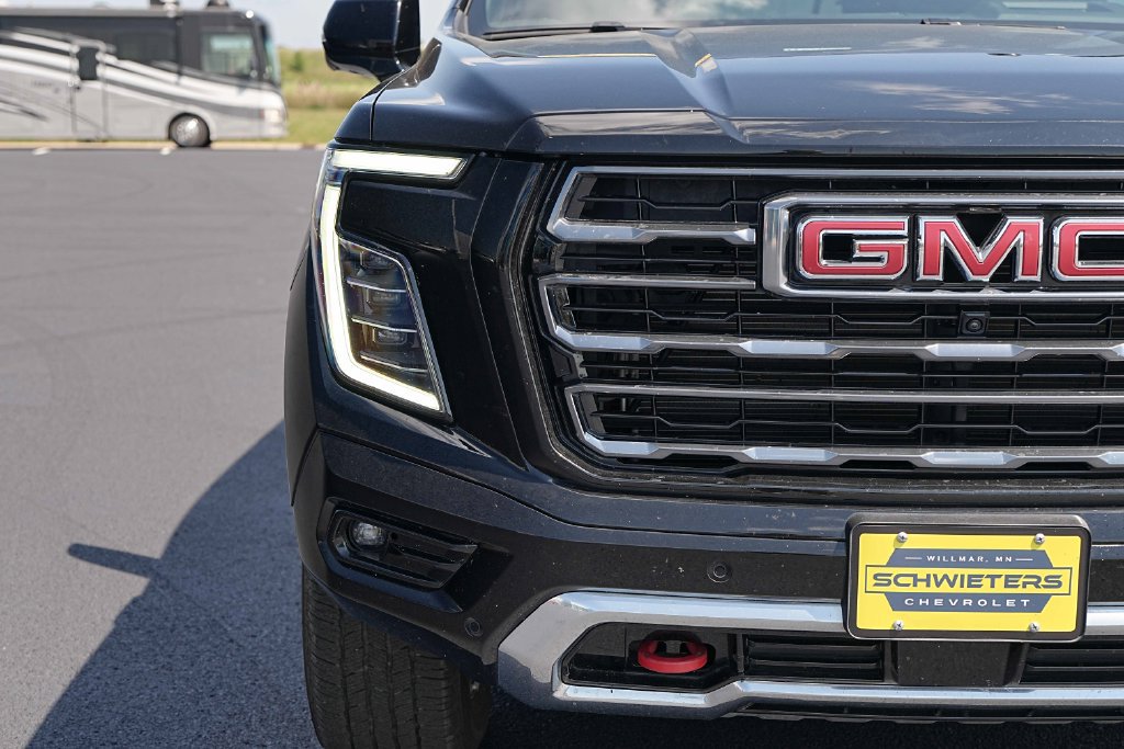 Used 2025 GMC Yukon XL AT4 w/ AT4 Premium Package AWD/4WD image 4