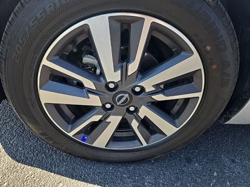 Used 2023 Nissan Versa SV image 36