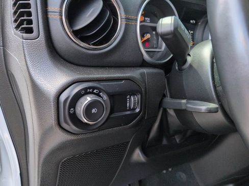 Used 2023 Jeep Wrangler Unlimited Sahara AWD/4WD image 17