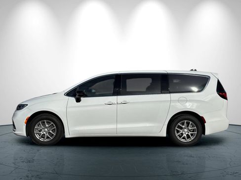 New 2026 Chrysler Pacifica Select image 7