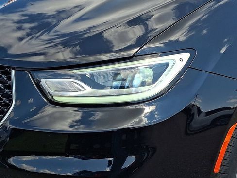 Used 2025 Chrysler Pacifica Select AWD/4WD image 9