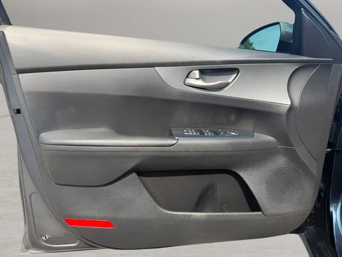 Used 2021 Kia Forte LXS FWD image 9
