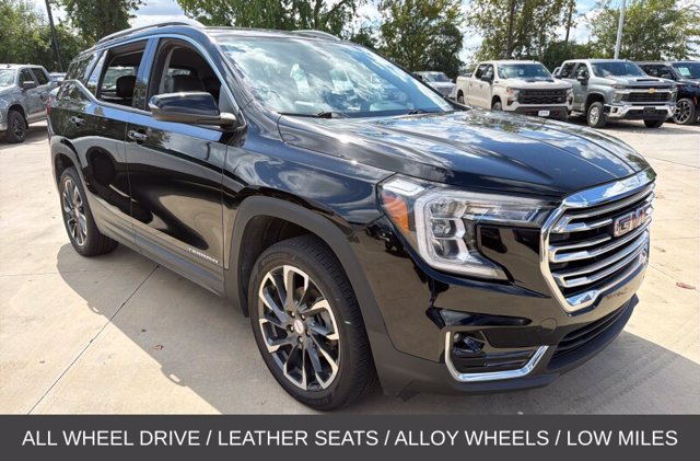 Used 2023 GMC Terrain SLT AWD/4WD image 3