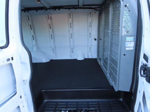 Used 2015 Chevrolet Express 2500 RWD image 13