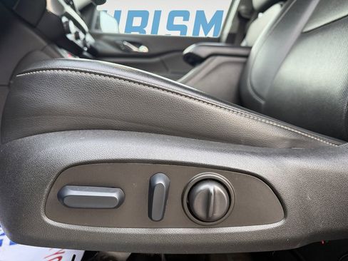 Used 2023 GMC Acadia SLT image 16