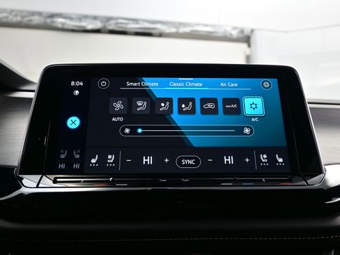 Used 2024 Volkswagen Atlas Cross Sport SE image 19