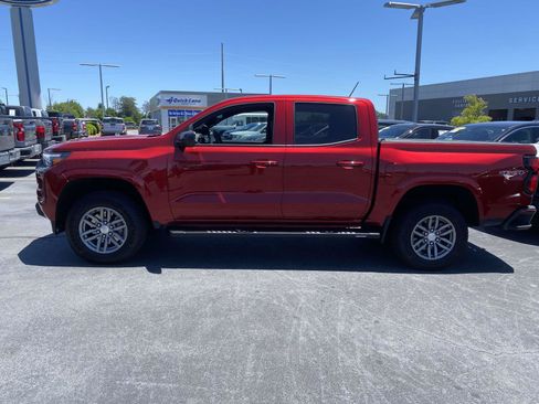 Used 2025 Chevrolet Colorado LT w/ LT Convenience Package AWD/4WD image 4