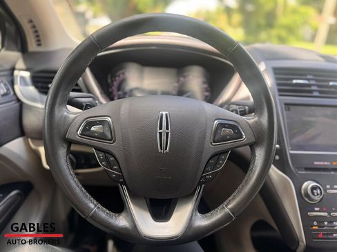Used 2017 Lincoln MKC Premiere image 17