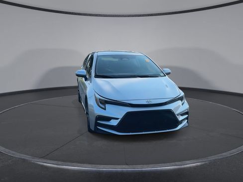 Used 2023 Toyota Corolla SE FWD image 3