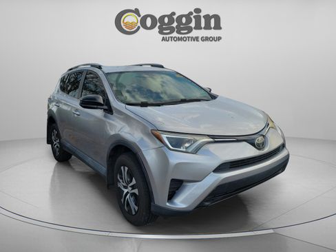 Used 2017 Toyota RAV4 LE image 7
