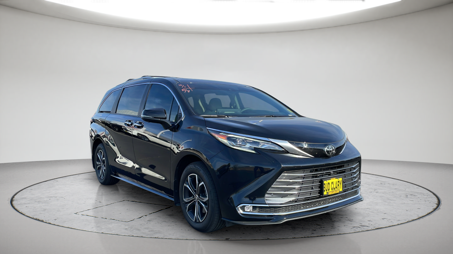Certified 2026 Toyota Sienna Platinum AWD/4WD image 3