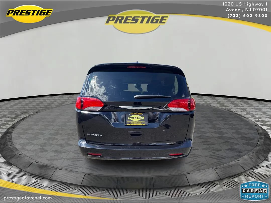 Used 2024 Chrysler Voyager LX FWD image 6