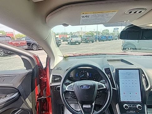 Used 2024 Ford Edge SEL w/ Convenience Package AWD/4WD image 2