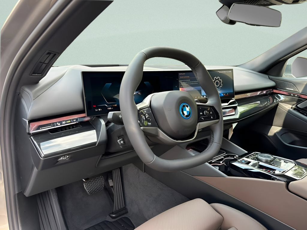 New 2027 BMW i5 eDrive40 AWD/4WD image 9