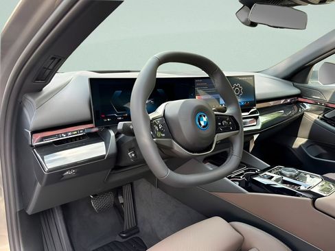 New 2027 BMW i5 xDrive40 AWD/4WD image 9