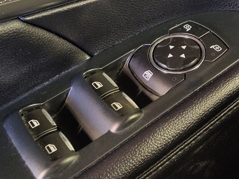 Used 2019 Ford Explorer XLT image 27