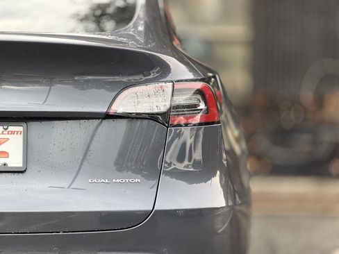 Used 2020 Tesla Model Y Long Range image 16