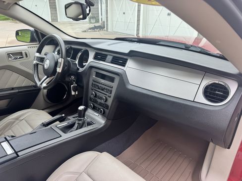 Used 2011 Ford Mustang GT Premium RWD image 17