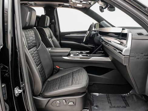 Used 2025 Cadillac Escalade V image 33