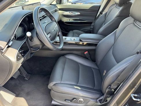 Used 2025 Genesis GV70 2.5T AWD/4WD image 28