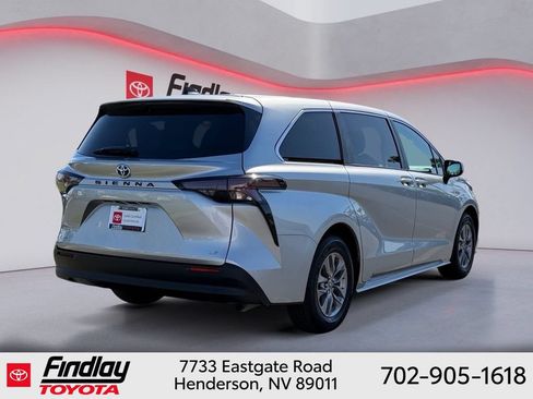 Certified 2025 Toyota Sienna LE FWD image 3