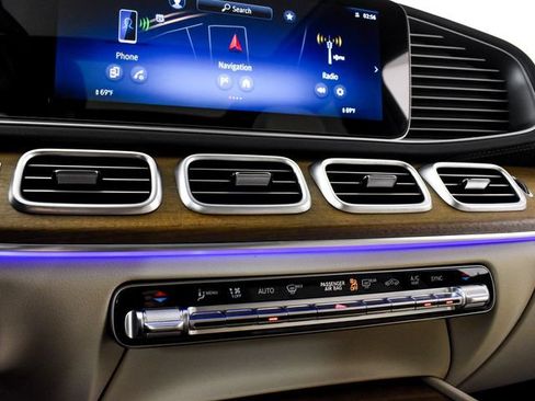 Certified 2025 Mercedes-Benz GLS 450 4MATIC image 31