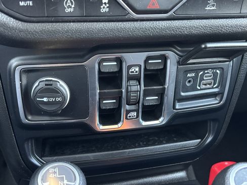 Used 2024 Jeep Wrangler Sport S image 22