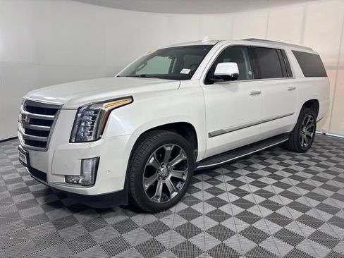 Used 2017 Cadillac Escalade ESV Luxury AWD/4WD image 37