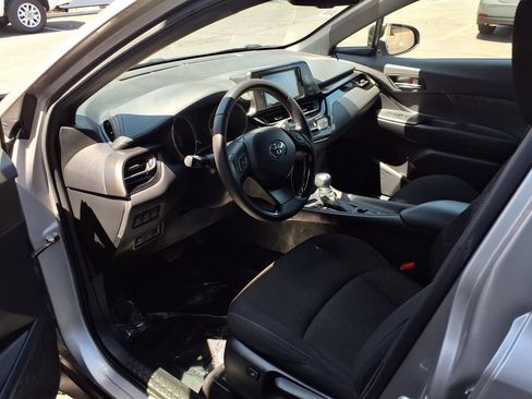 Used 2018 Toyota C-HR XLE FWD image 18