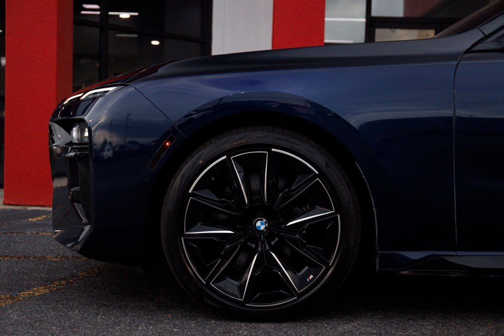 Used 2023 BMW 760i xDrive AWD/4WD image 7