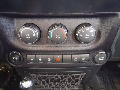Used 2016 Jeep Wrangler Sahara image 21