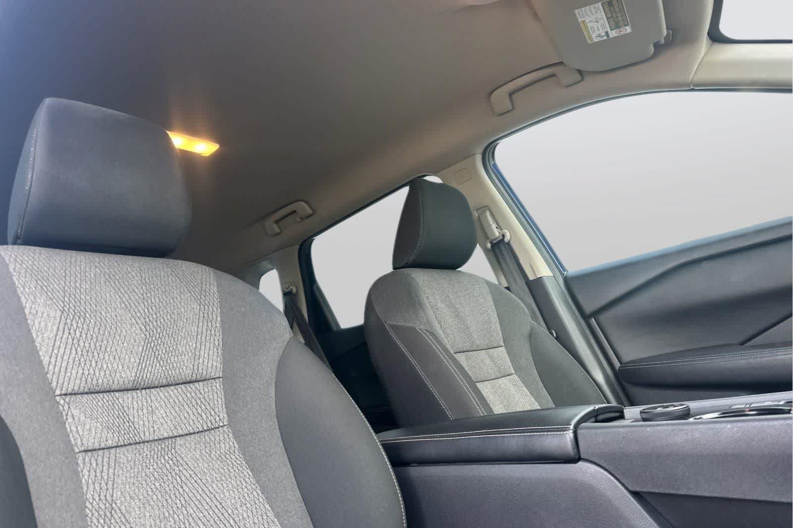 Used 2025 Nissan Rogue SV AWD/4WD image 18