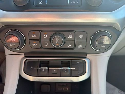 Used 2023 GMC Acadia SLT AWD/4WD image 33