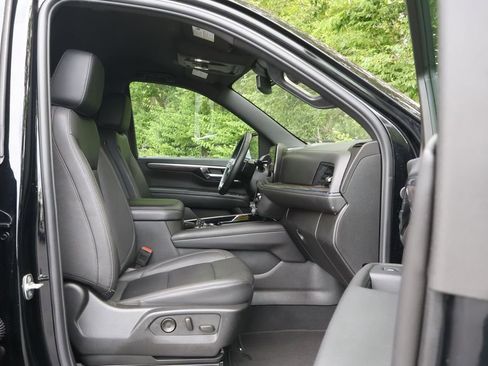 Used 2025 Chevrolet Tahoe Z71 AWD/4WD image 42