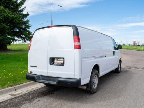 Used 2017 Chevrolet Express 3500 Extended image 6