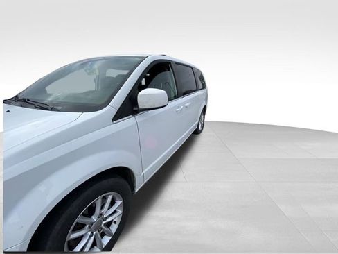 Used 2019 Dodge Grand Caravan SXT image 2