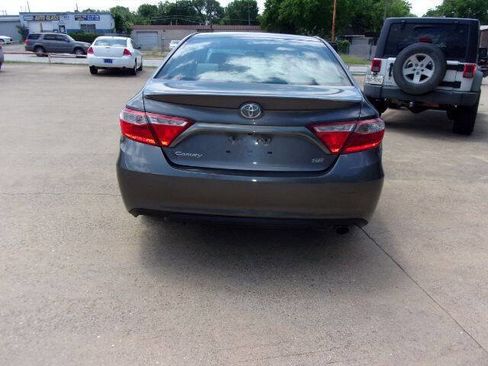 Used 2016 Toyota Camry SE FWD image 5