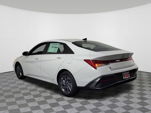 New 2025 Hyundai Elantra Blue image 38