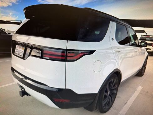Used 2023 Land Rover Discovery S R-Dynamic image 4